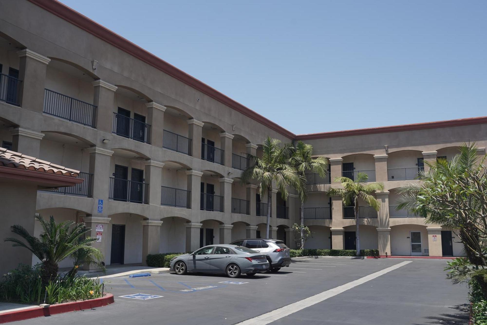 Harbor Inn & Suites Anaheim Exterior foto