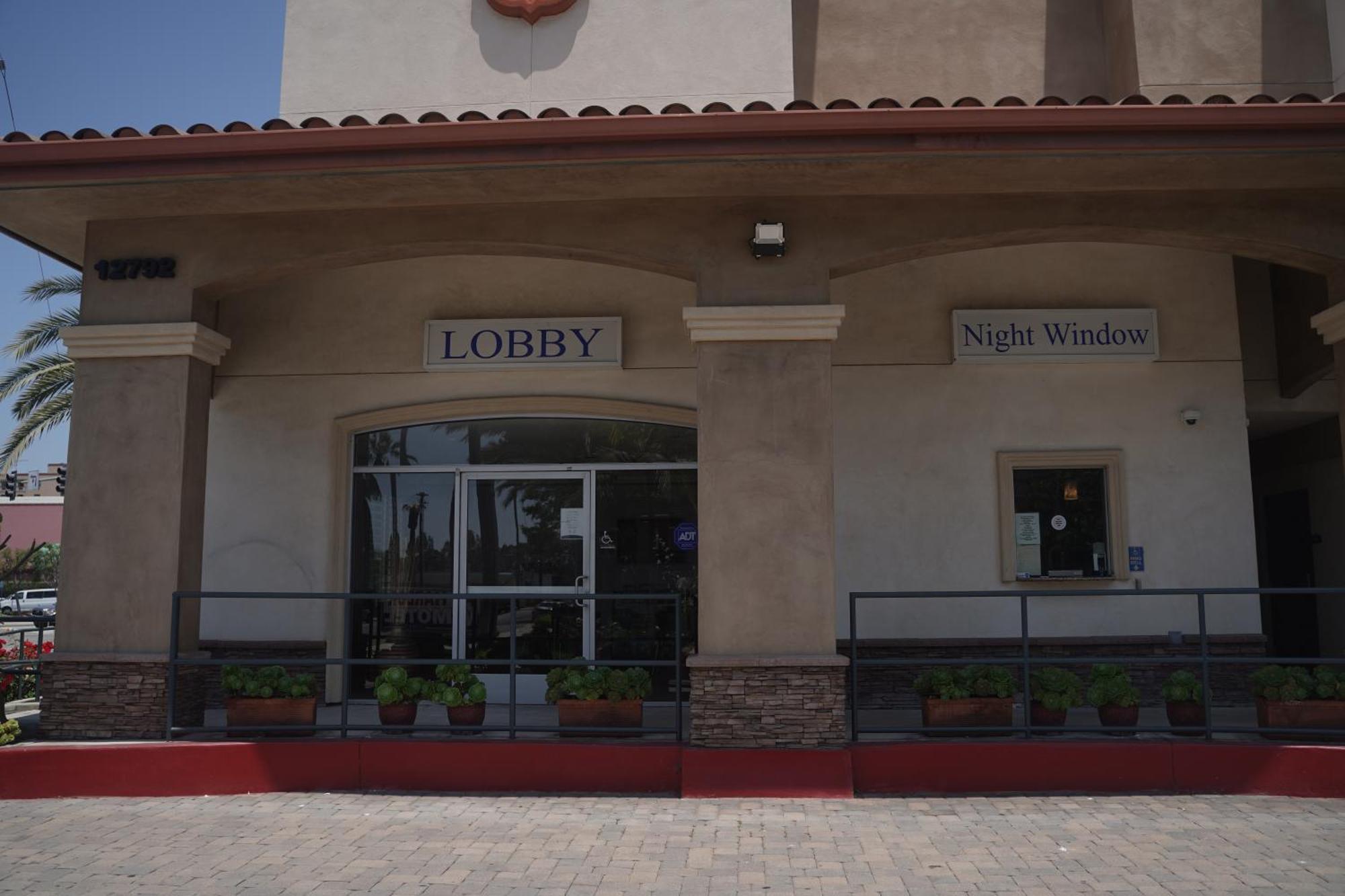 Harbor Inn & Suites Anaheim Exterior foto